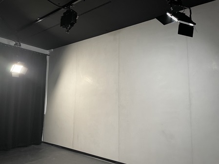 Wand in Sichtbetonoptik in einem Fotostudio