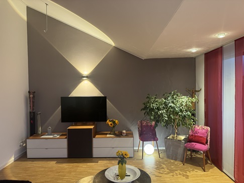 Wohnzimmer mit Ambietebeleuchtung